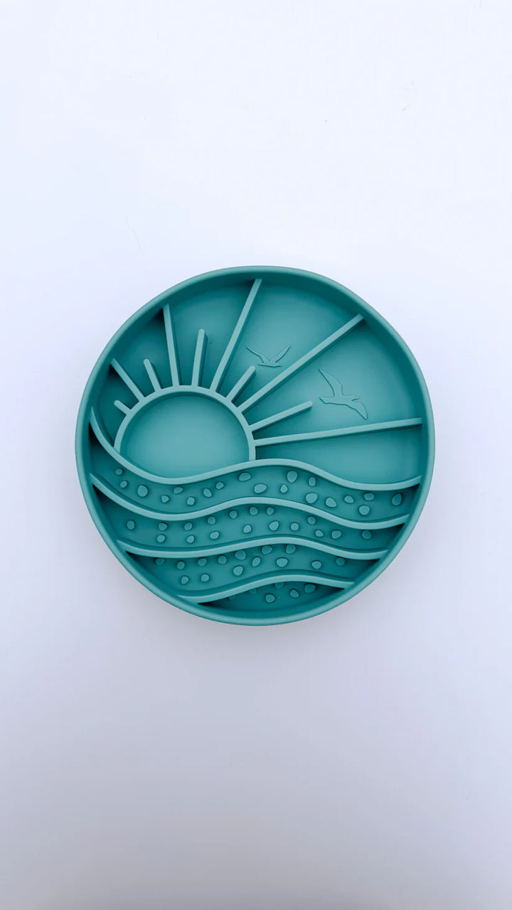 Ocean Waves Slow Feeder