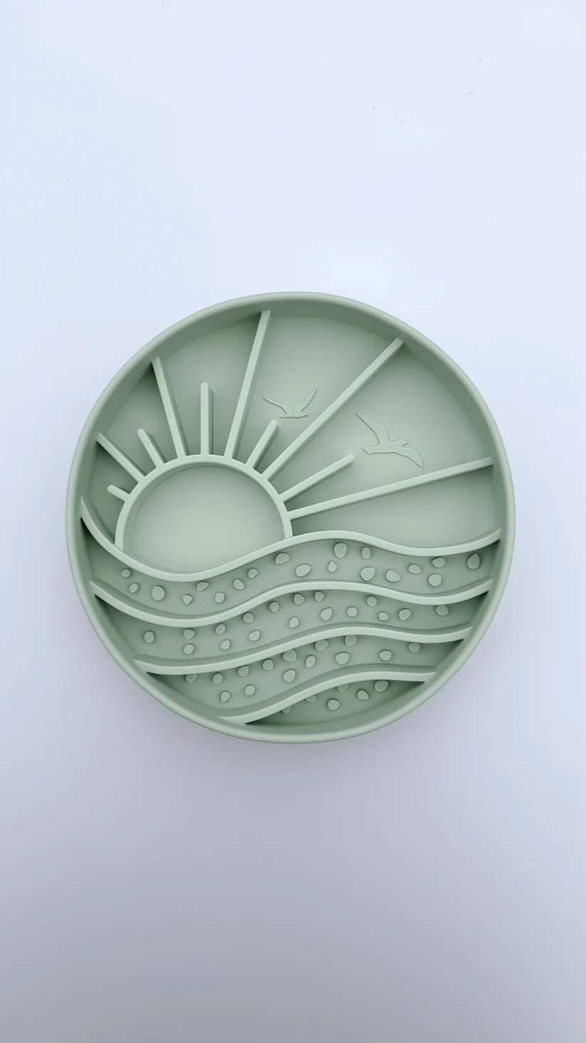 Ocean Waves Slow Feeder