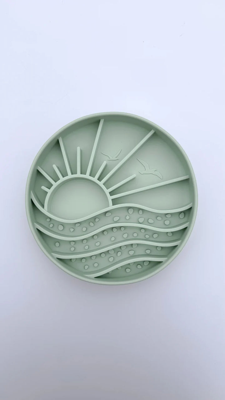 Ocean Waves Slow Feeder