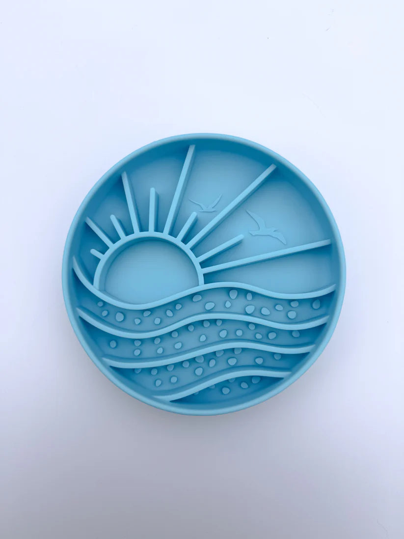 Ocean Waves Slow Feeder