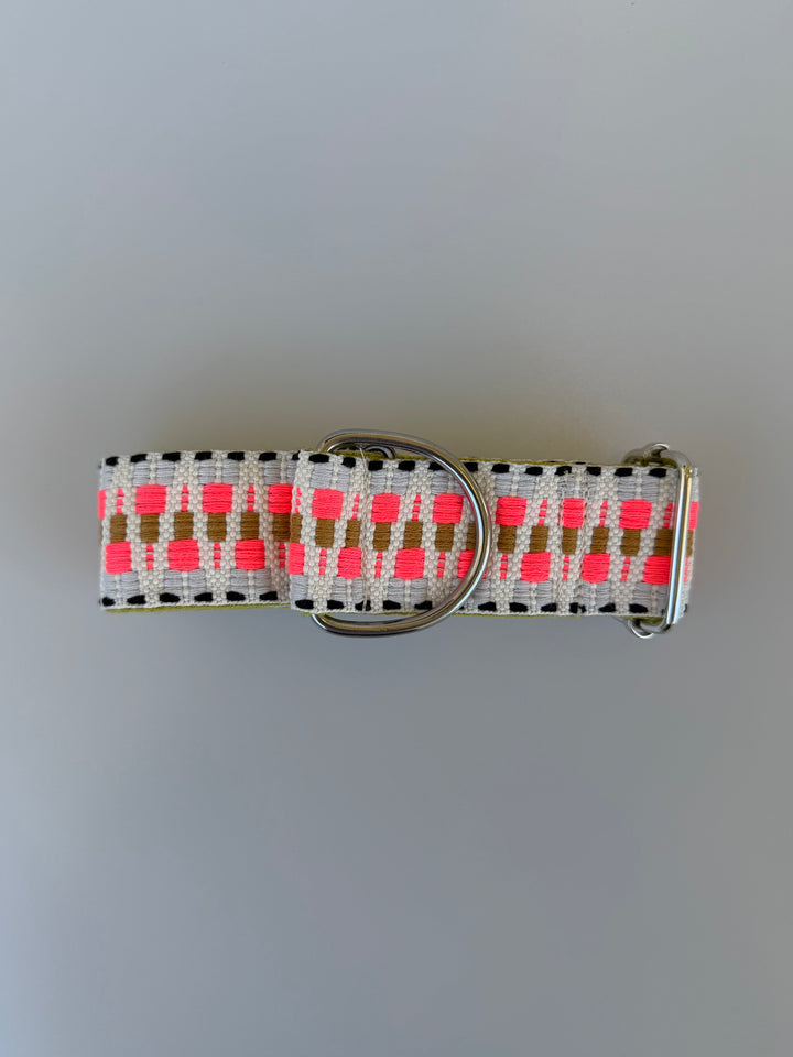 Large Martingale Collar