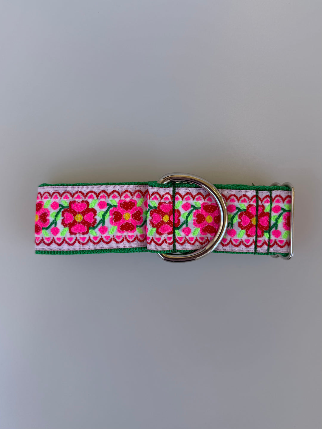 Large Martingale Collar