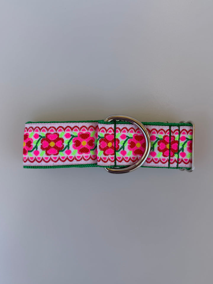 Large Martingale Collar