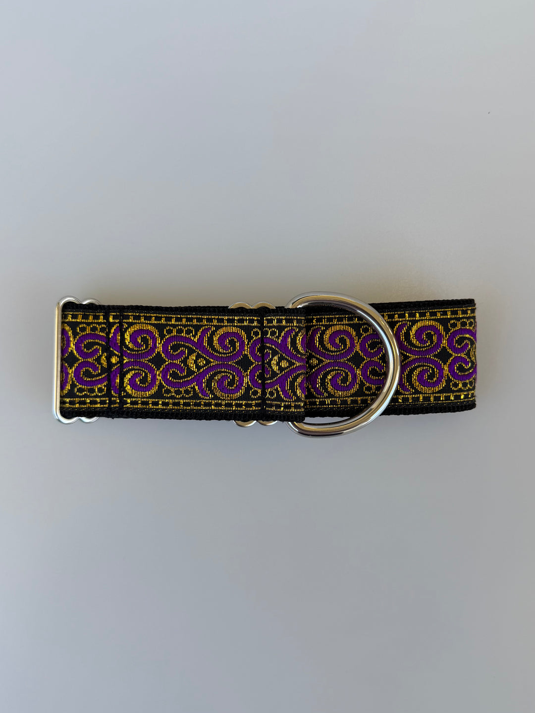 Large Martingale Collar