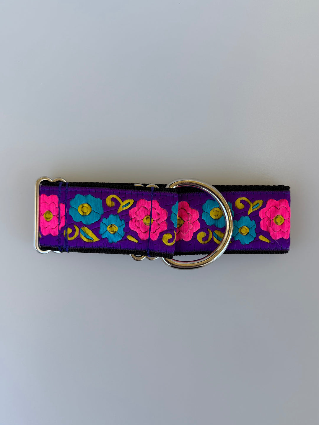 Large Martingale Collar